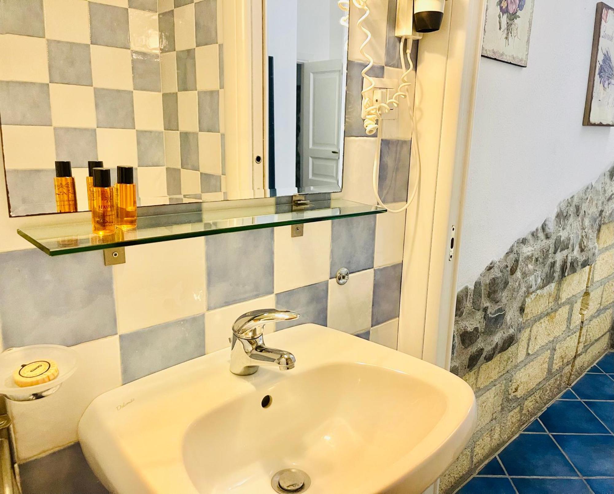 Borgo Camicia In Bed and Breakfast Barcellona Pozzo di Gotto Værelse billede