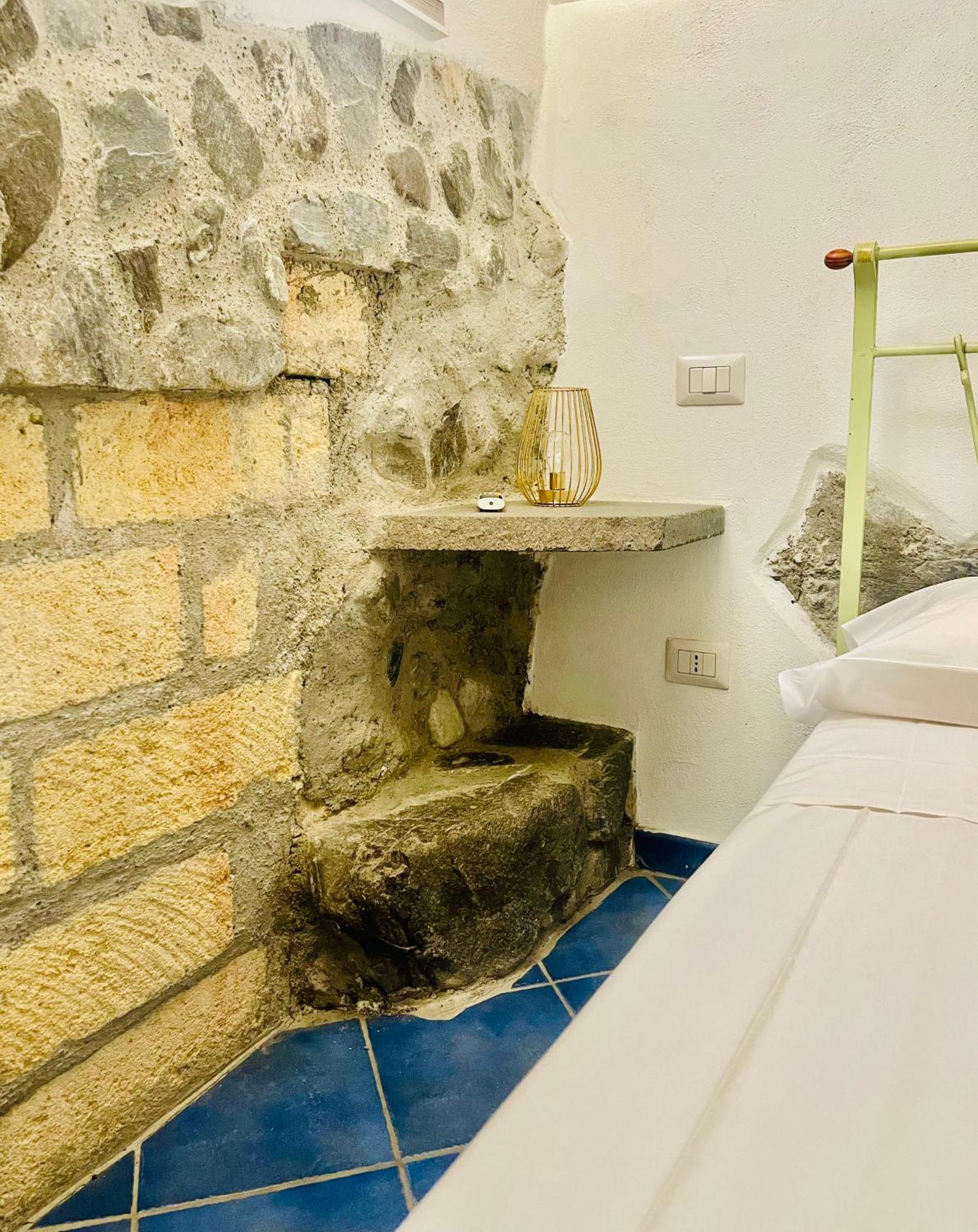 Borgo Camicia In Bed and Breakfast Barcellona Pozzo di Gotto Værelse billede