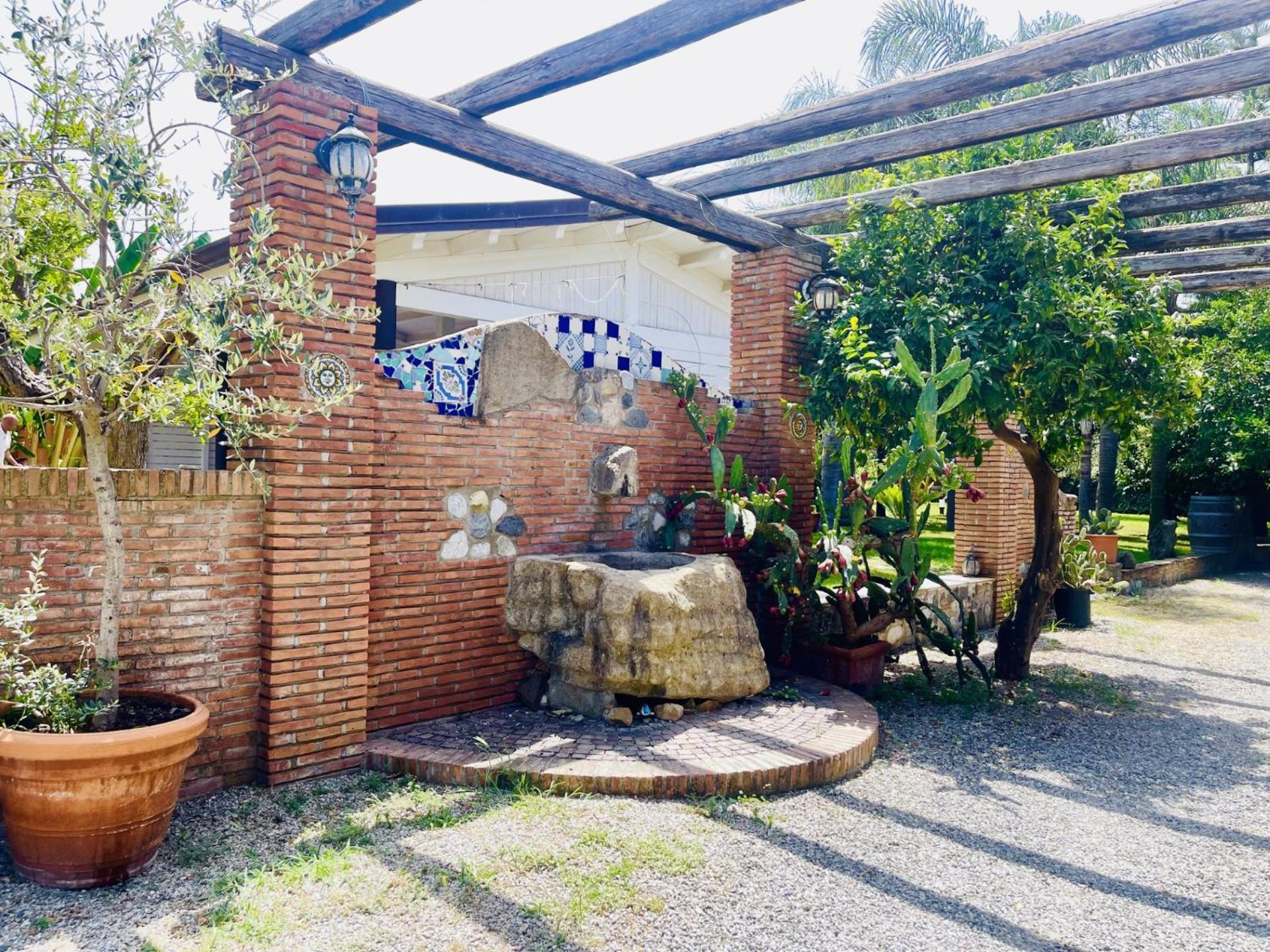 Borgo Camicia In Bed and Breakfast Barcellona Pozzo di Gotto Eksteriør billede