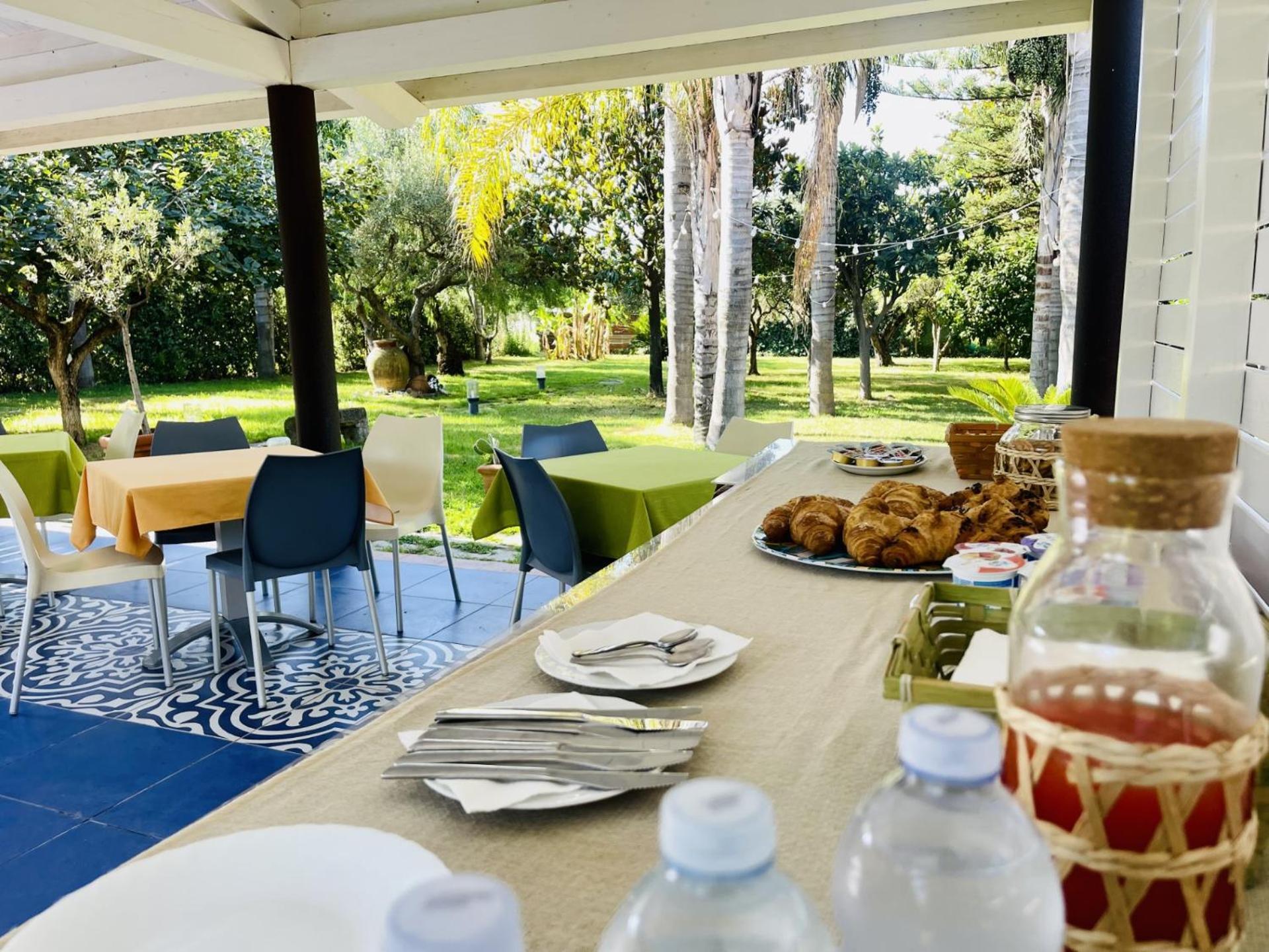 Borgo Camicia In Bed and Breakfast Barcellona Pozzo di Gotto Eksteriør billede