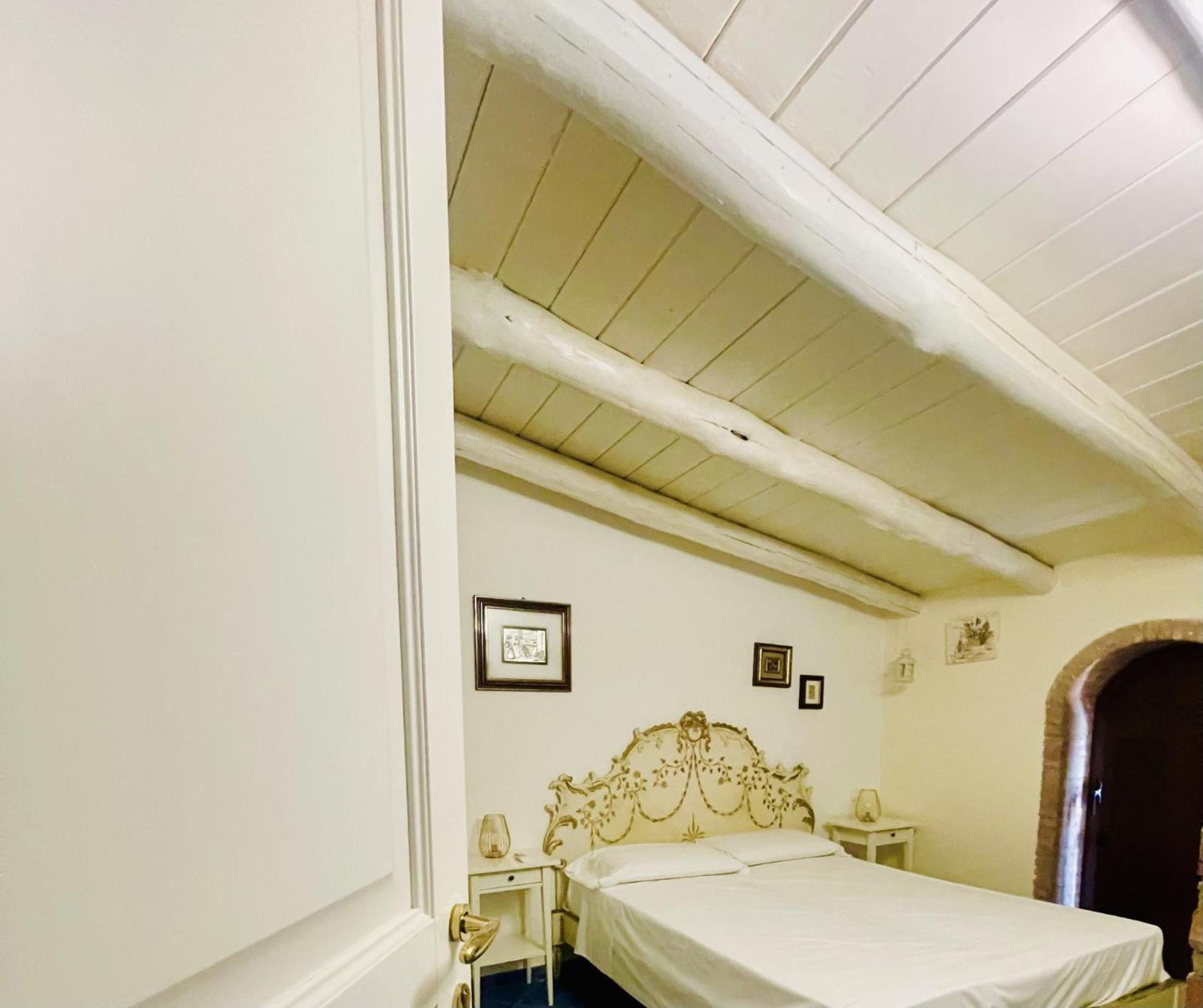 Borgo Camicia In Bed and Breakfast Barcellona Pozzo di Gotto Eksteriør billede