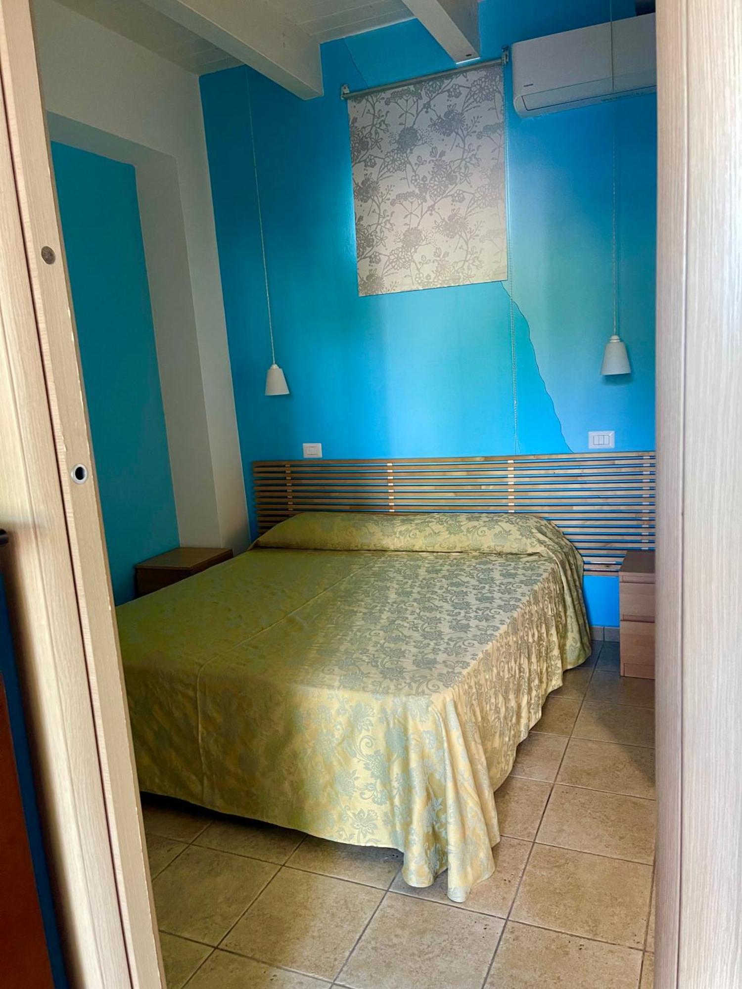 Borgo Camicia In Bed and Breakfast Barcellona Pozzo di Gotto Værelse billede